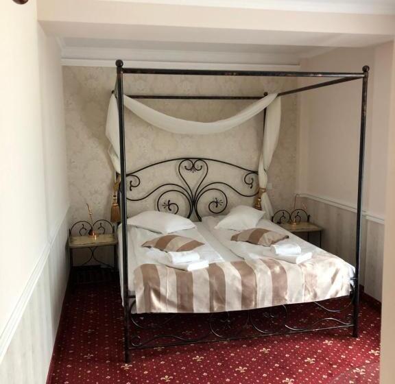 デラックスジュニアスイート, Aviator Boutique