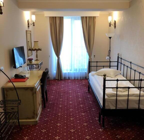 デラックスジュニアスイート, Aviator Boutique