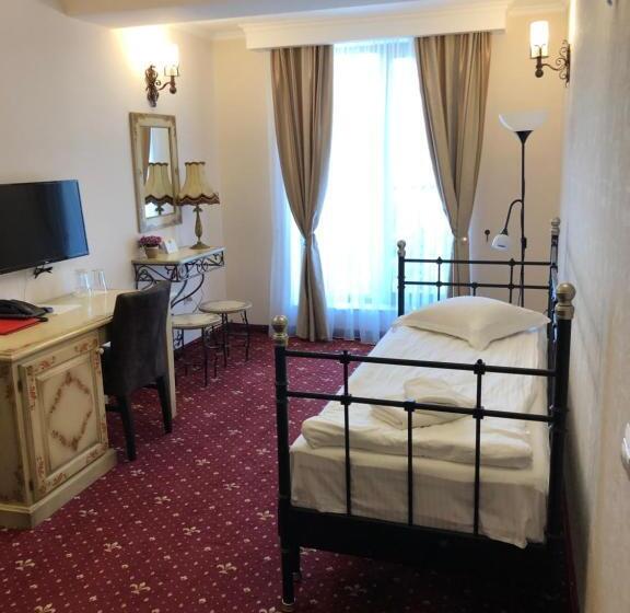 デラックスジュニアスイート, Aviator Boutique