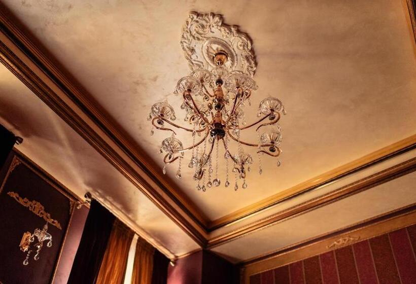 اتاق لوکس, Belle Epoque Boutique