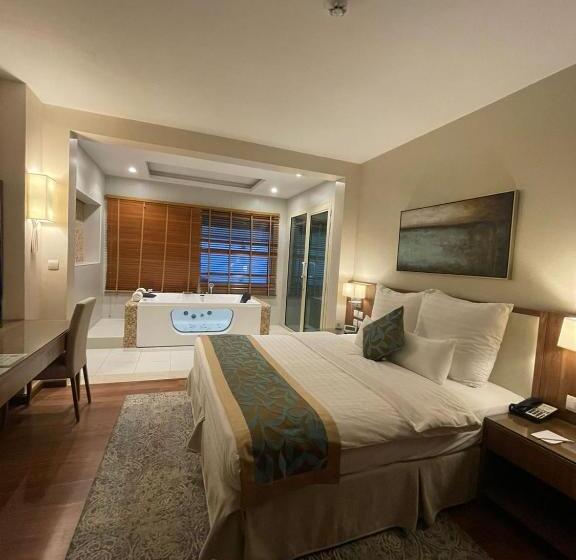 带大床的套房, Best Western Plus Buraidah