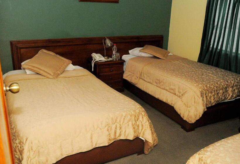 标准三人间, Colony Inn