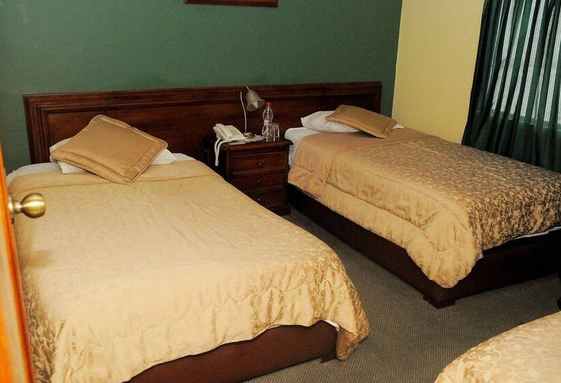 标准三人间, Colony Inn