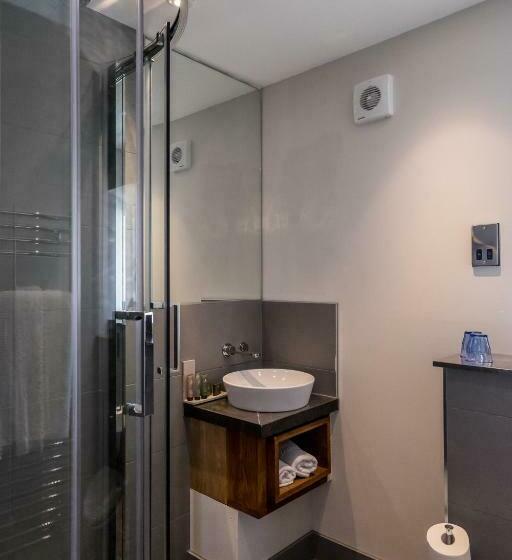 חדר קלאסי, Red Lion