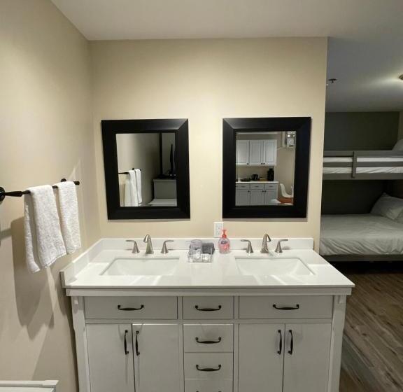 ファミリールーム, The Harbour House