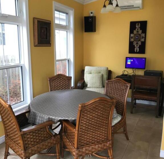 スタンダードスタジオ, The Harbour House