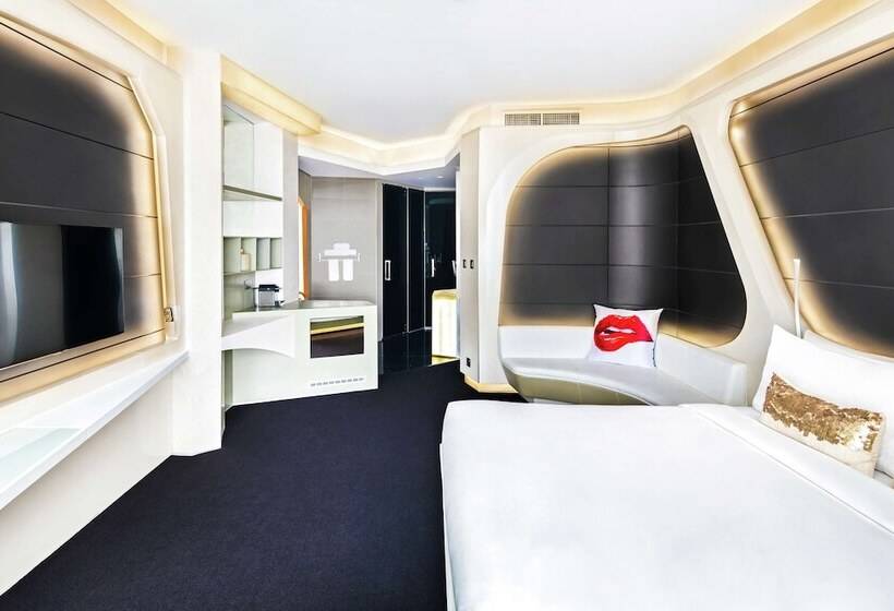 اتاق لوکس با چشمانداز, V Hotel Dubai, Curio Collection By Hilton