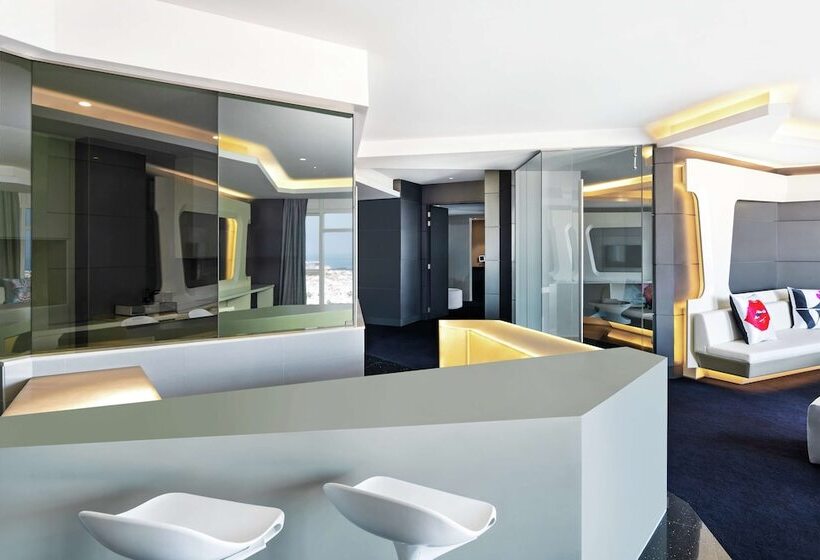 سوییت, V Hotel Dubai, Curio Collection By Hilton