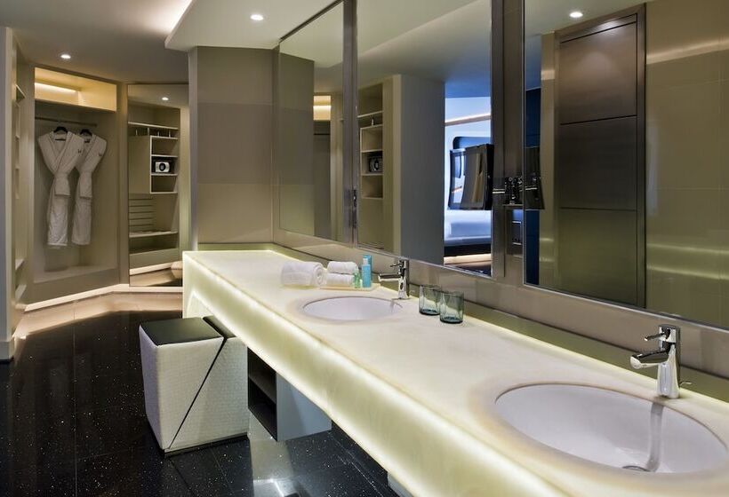 سوییت, V Hotel Dubai, Curio Collection By Hilton