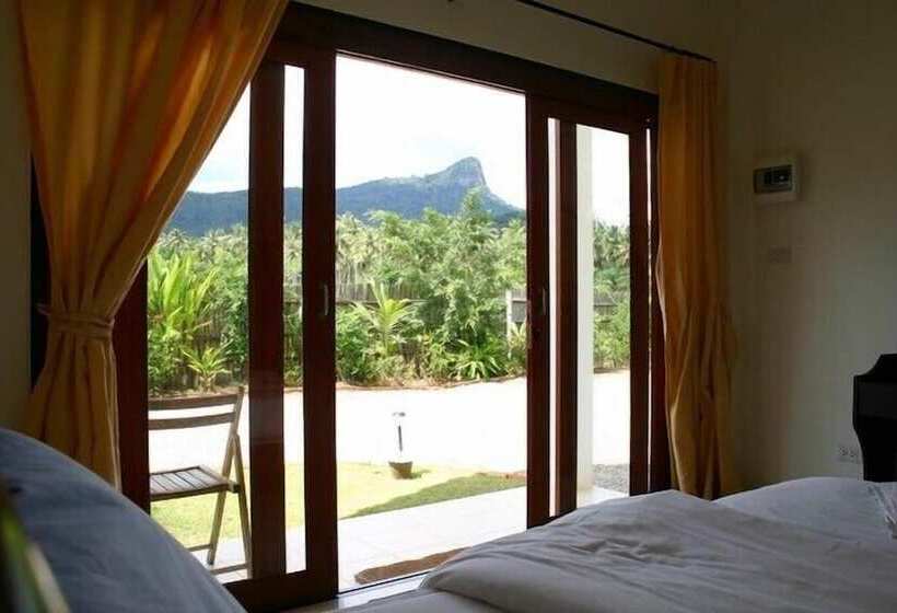 بانگلوی استاندارد, Naga Peak Resort