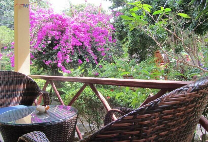 Бунгало Superior, Flower Paradise Bungalows & Swiss Restaurant Roestiland
