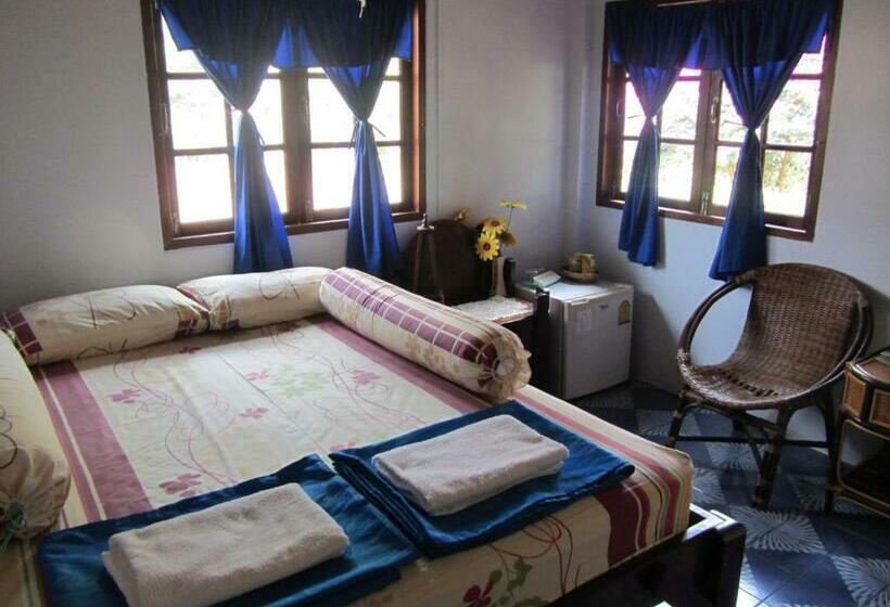 בקתה סופריור, Flower Paradise Bungalows & Swiss Restaurant Roestiland