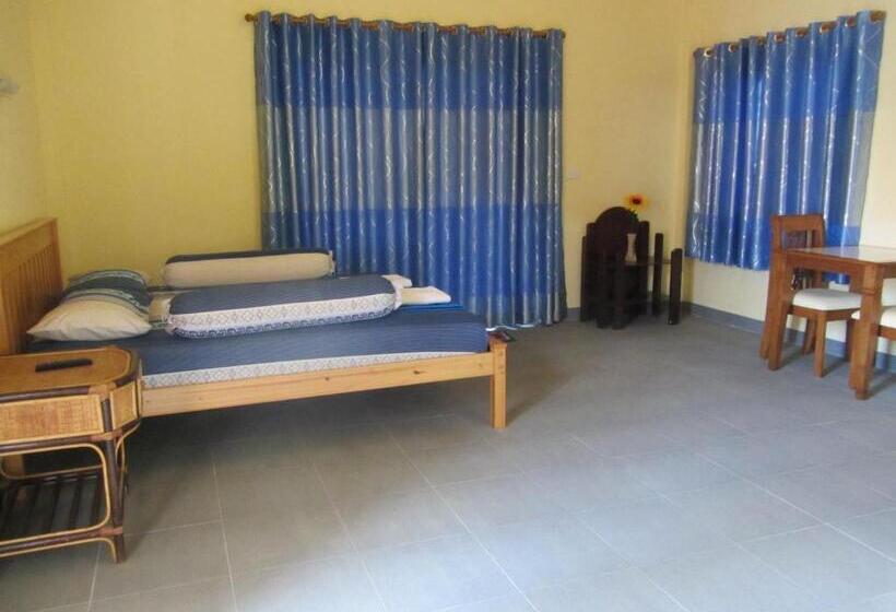 בקתה דלוקס, Flower Paradise Bungalows & Swiss Restaurant Roestiland