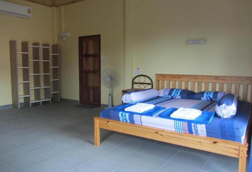 בקתה דלוקס, Flower Paradise Bungalows & Swiss Restaurant Roestiland