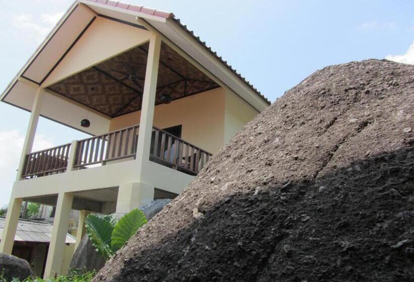 בקתה דלוקס, Flower Paradise Bungalows & Swiss Restaurant Roestiland