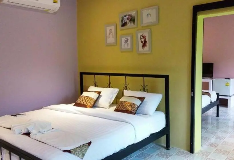 Perhehuone, Stamp Hills Resort