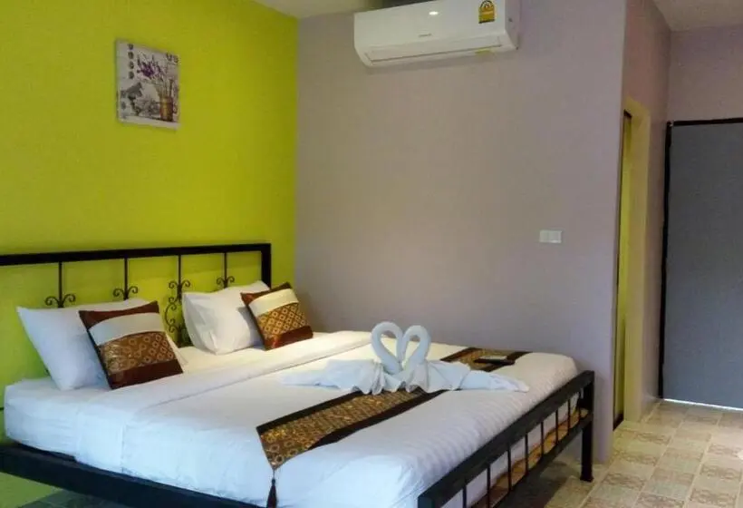 Perhehuone, Stamp Hills Resort
