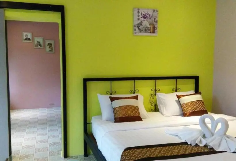 Perhehuone, Stamp Hills Resort