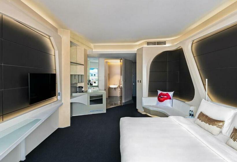 اتاق لوکس با تخت بزرگ, V Hotel Dubai, Curio Collection By Hilton