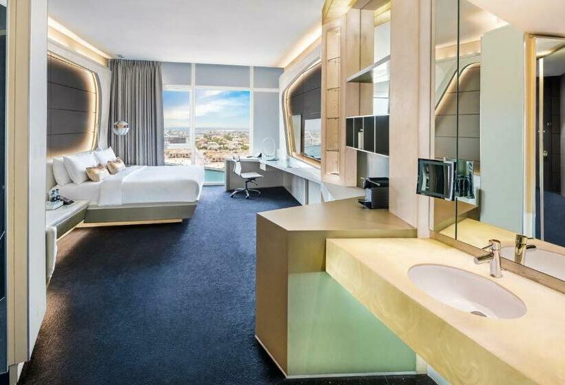 اتاق دلوکس با تخت کینگ و چشم‌انداز, V Hotel Dubai, Curio Collection By Hilton