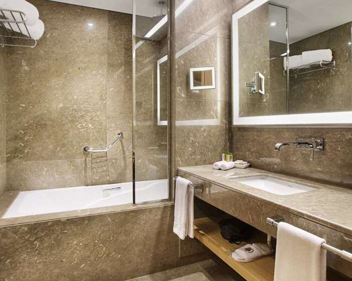 سوئیت با تخت بزرگ, V Hotel Dubai, Curio Collection By Hilton