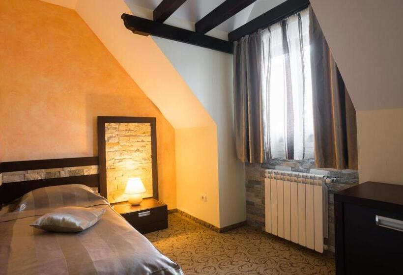 شقة إدارية غرفة واحدة, Bucegi