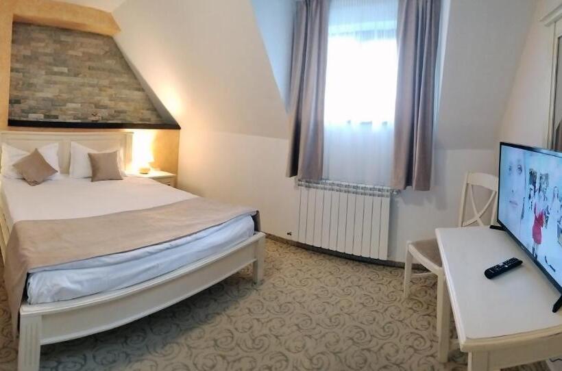 شقة إدارية غرفة واحدة, Bucegi