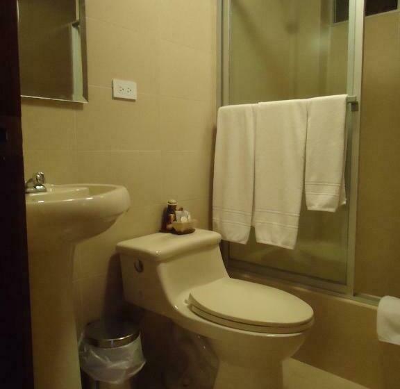 اتاق استاندارد سه نفره, El Indio Inn