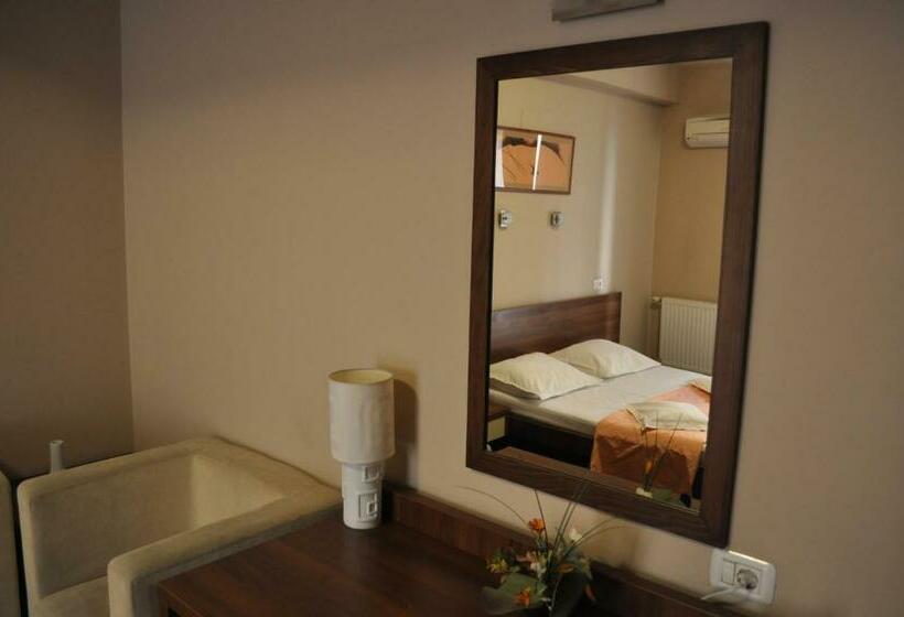 חדר סטנדרט, Euro House