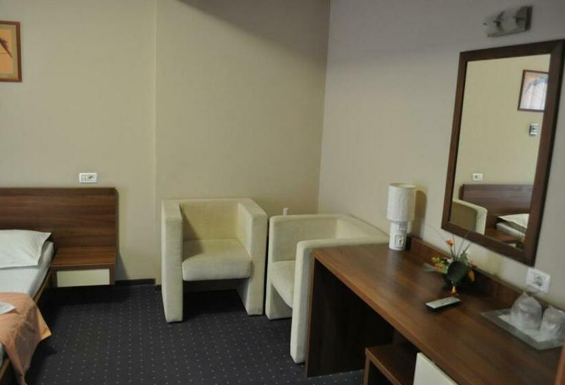 חדר סטנדרט, Euro House