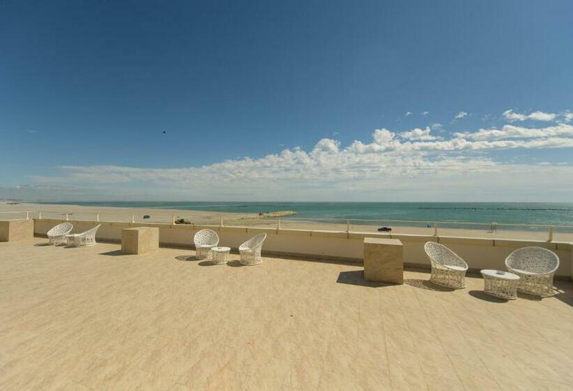 オーシャンビュースタンダードルームバルコニー付き, Golden Palace