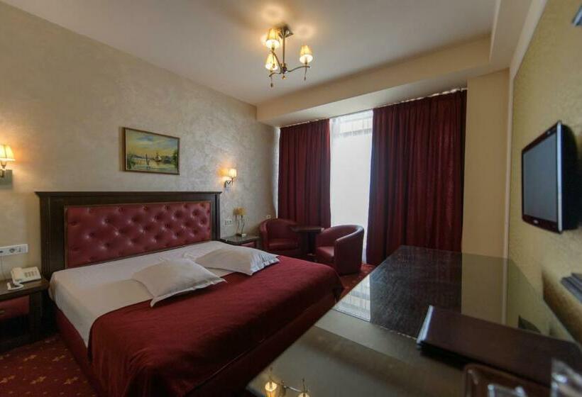 オーシャンビュースタンダードルームバルコニー付き, Golden Palace