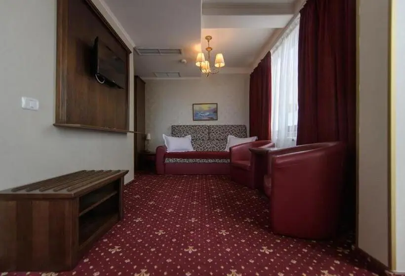 سوییت جونیور با چشمانداز دریا, Golden Palace