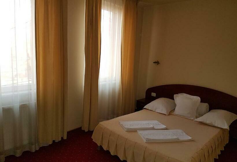 غرفة قياسية فردية, Iris