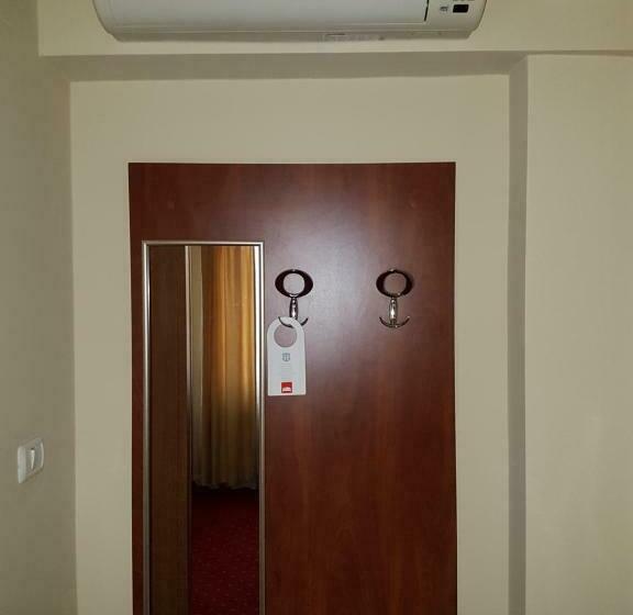 غرفة قياسية فردية, Iris