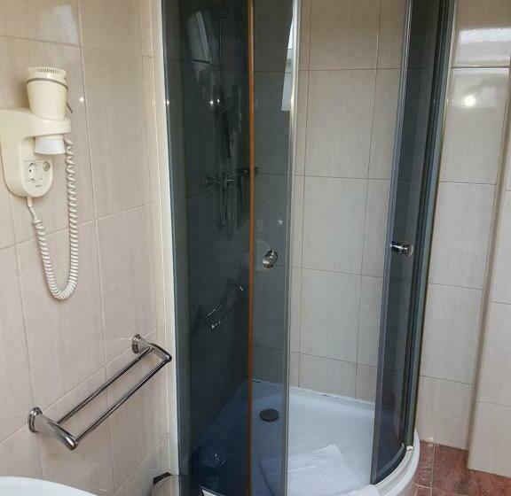 غرفة قياسية فردية, Iris