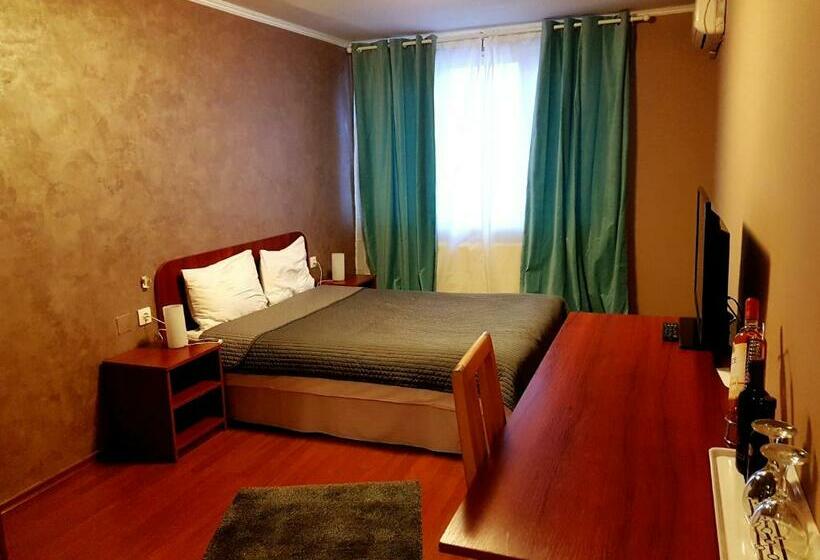 اتاق سوپریور, Mic