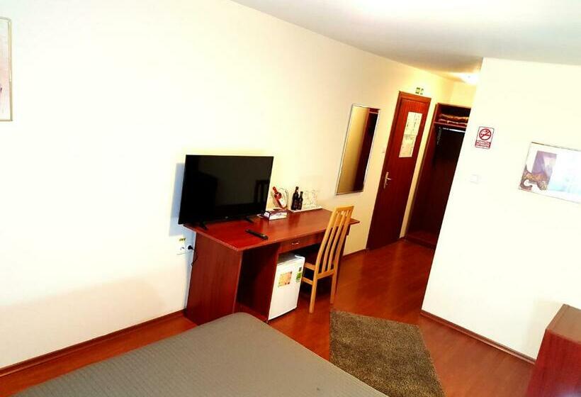 اتاق سوپریور, Mic