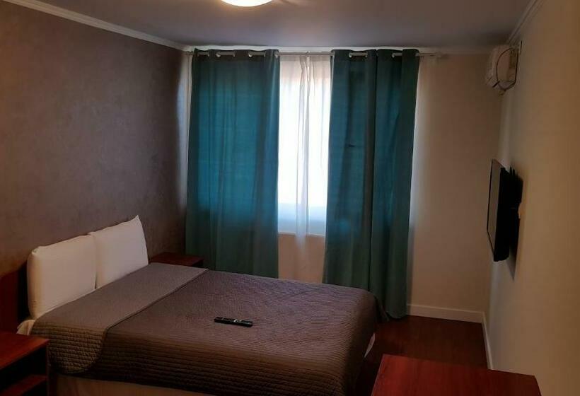 اتاق سوپریور, Mic