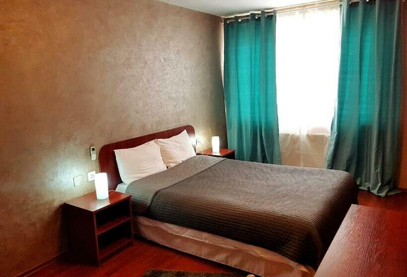 اتاق سوپریور, Mic