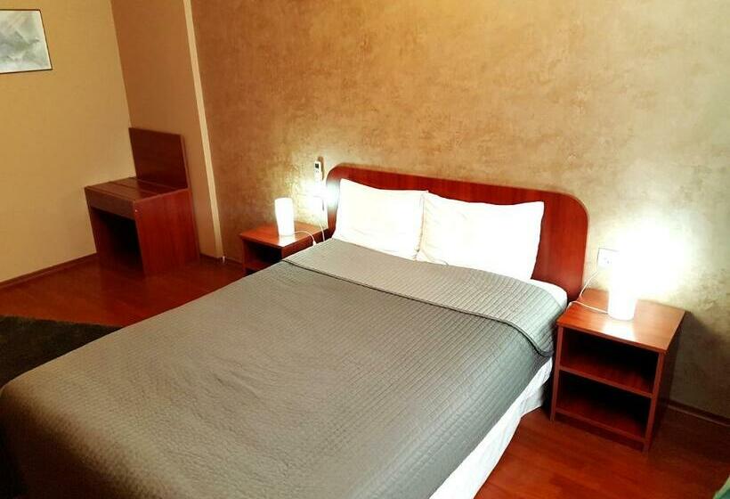 اتاق سوپریور, Mic