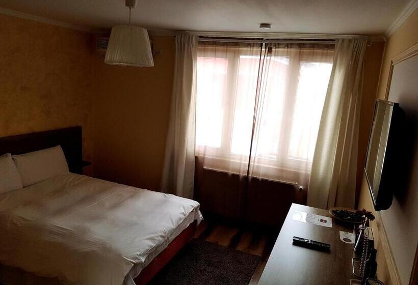 اتاق پرمیوم, Mic