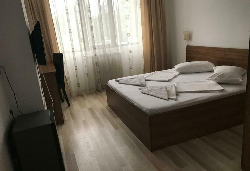 스탠다드 룸, Mihaela