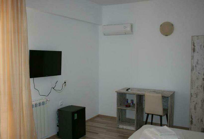 스탠다드 테라스 룸, Mihaela