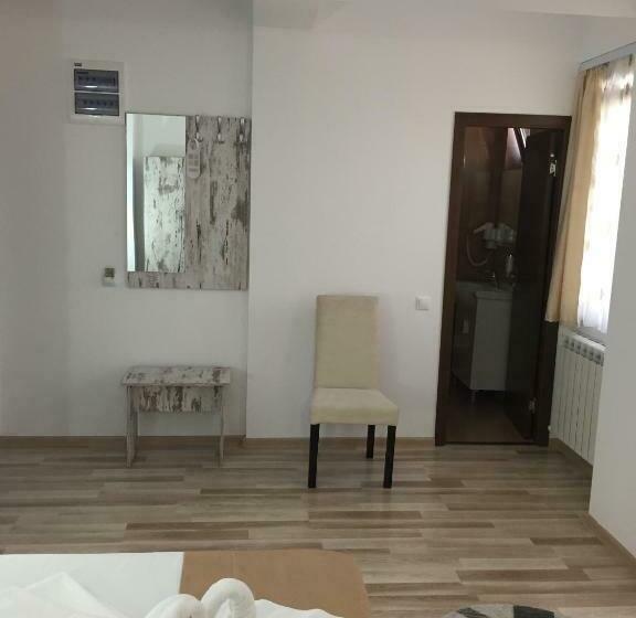 스탠다드 테라스 룸, Mihaela