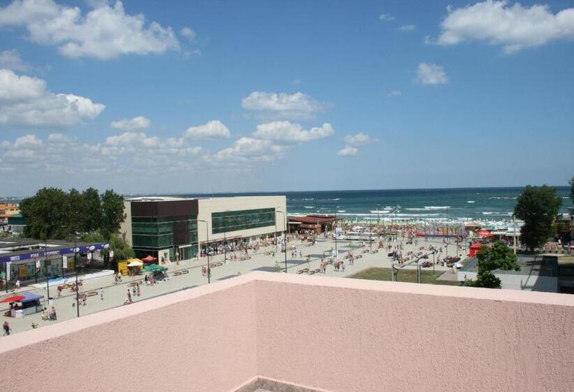 Family studio with sea view, Mihaela