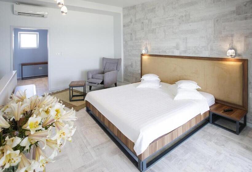 メゾネットスイート, Nautic Luxury Club