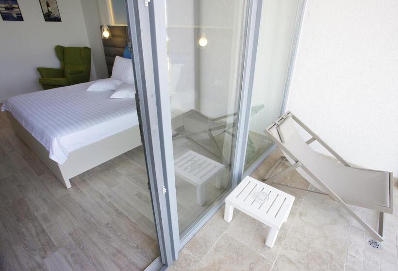 バルコニーつきオーシャンビュースーペリアルーム, Nautic Luxury Club