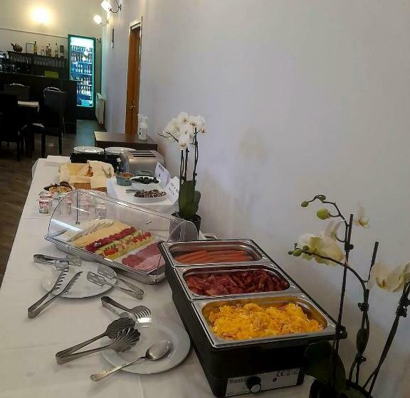 חדר משפחתי, Paraul Rece