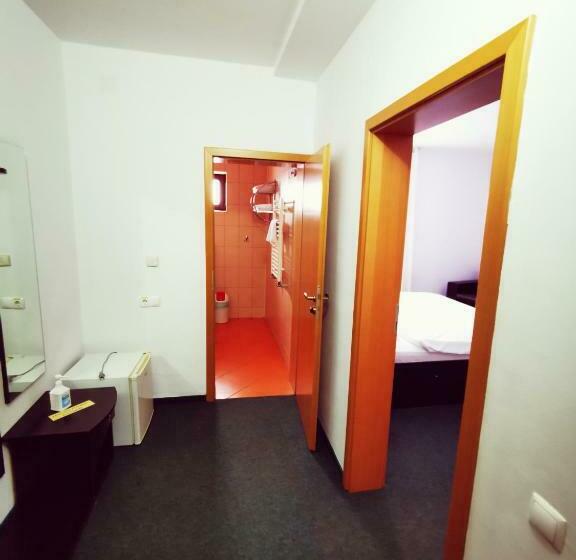 חדר משפחתי, Paraul Rece